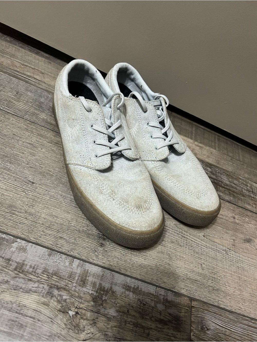 Nike SB Zoom Stefan Janoski light grey suede gum sole skateboarding low profile